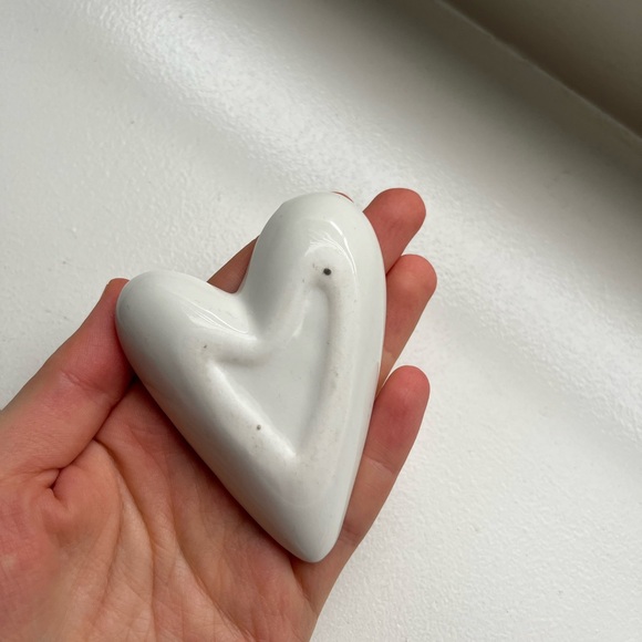 Heart-Shaped White Dish - Picture 3 of 3